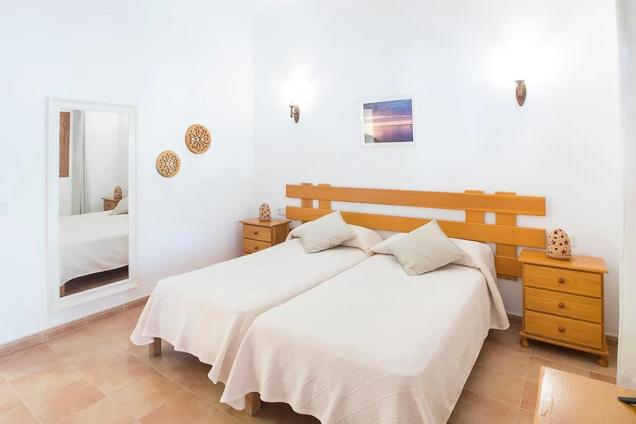 Apartamentos Molina 9-10-11 Es Calo  0*, Es Calo (Formentera)